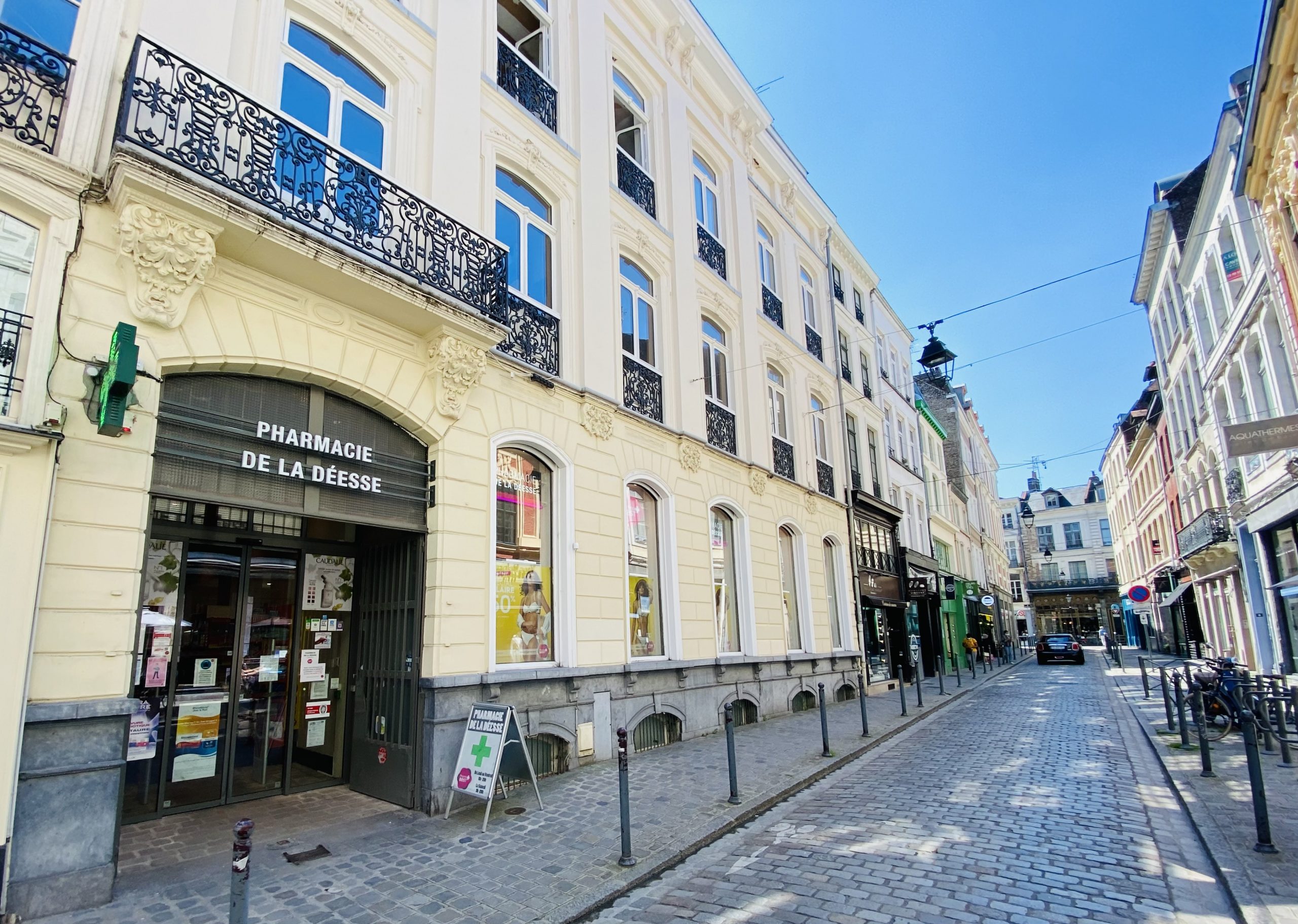 Interieur pharmacie de la deesse